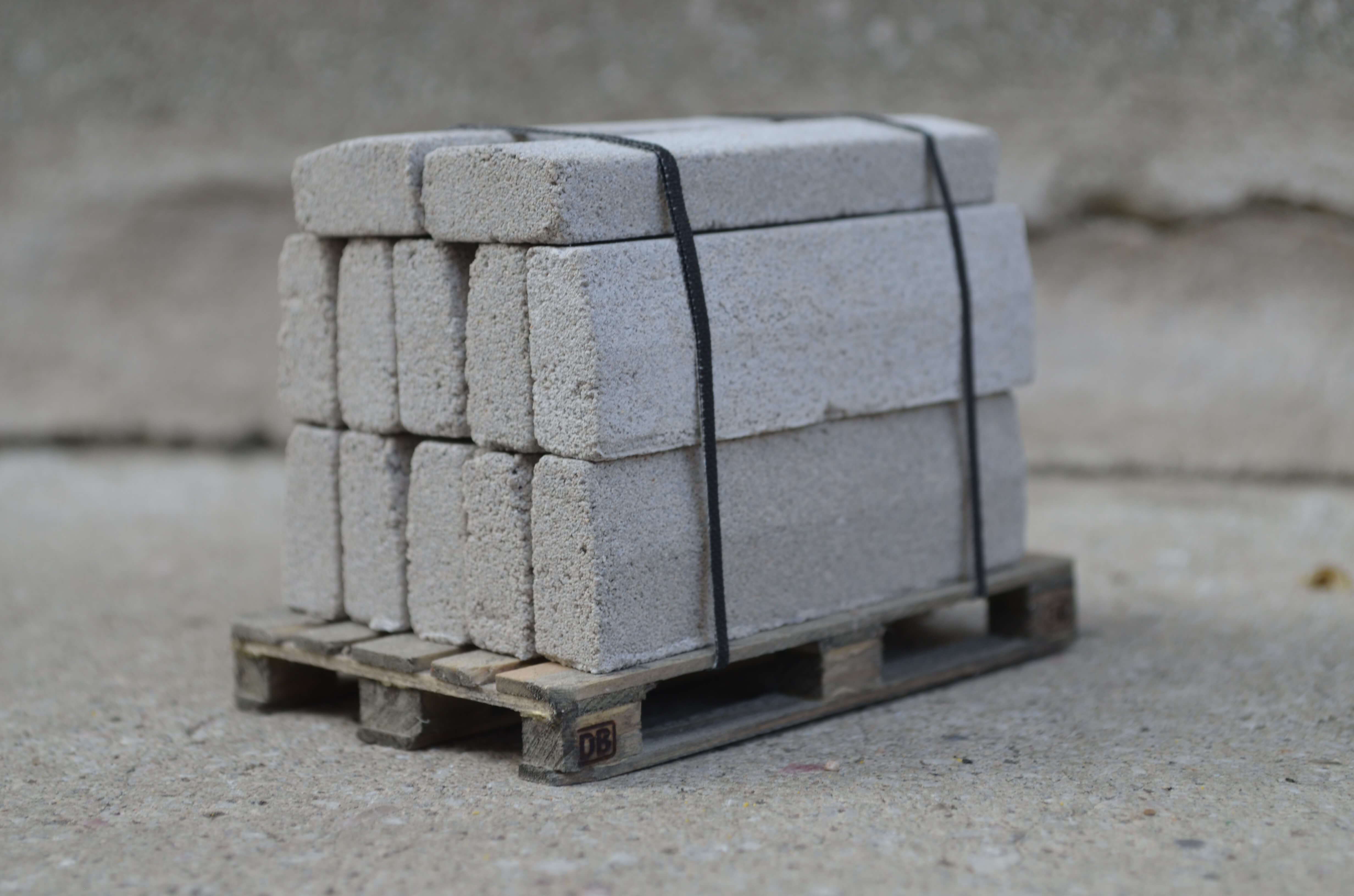 Bordsteinpalette / Beton